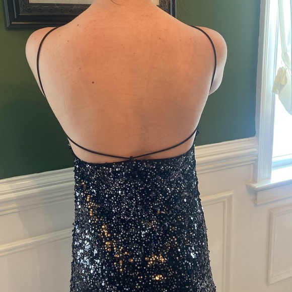 Lulu’s black sequin mini dress - Picture 3 of 4